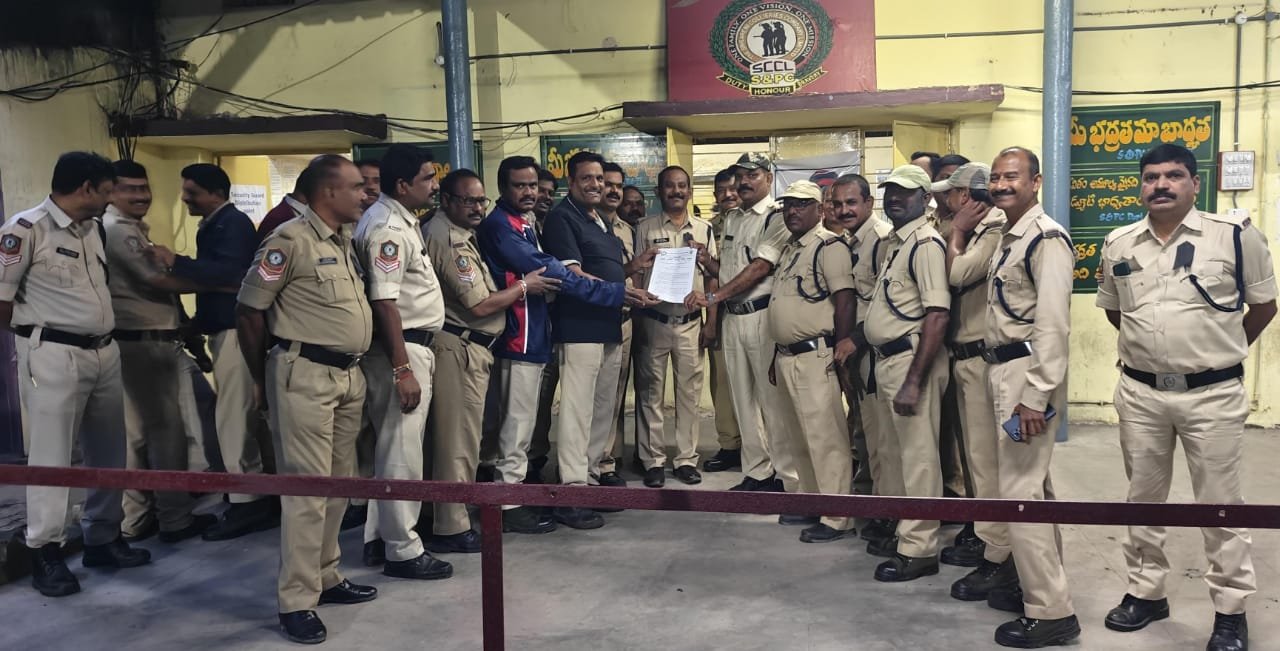 అర్జీ త్రీ లో టీబీజీకేఎస్ ఆధ్వర్యంలో నల్ల బ్యాడ్జీలతో నిరసన