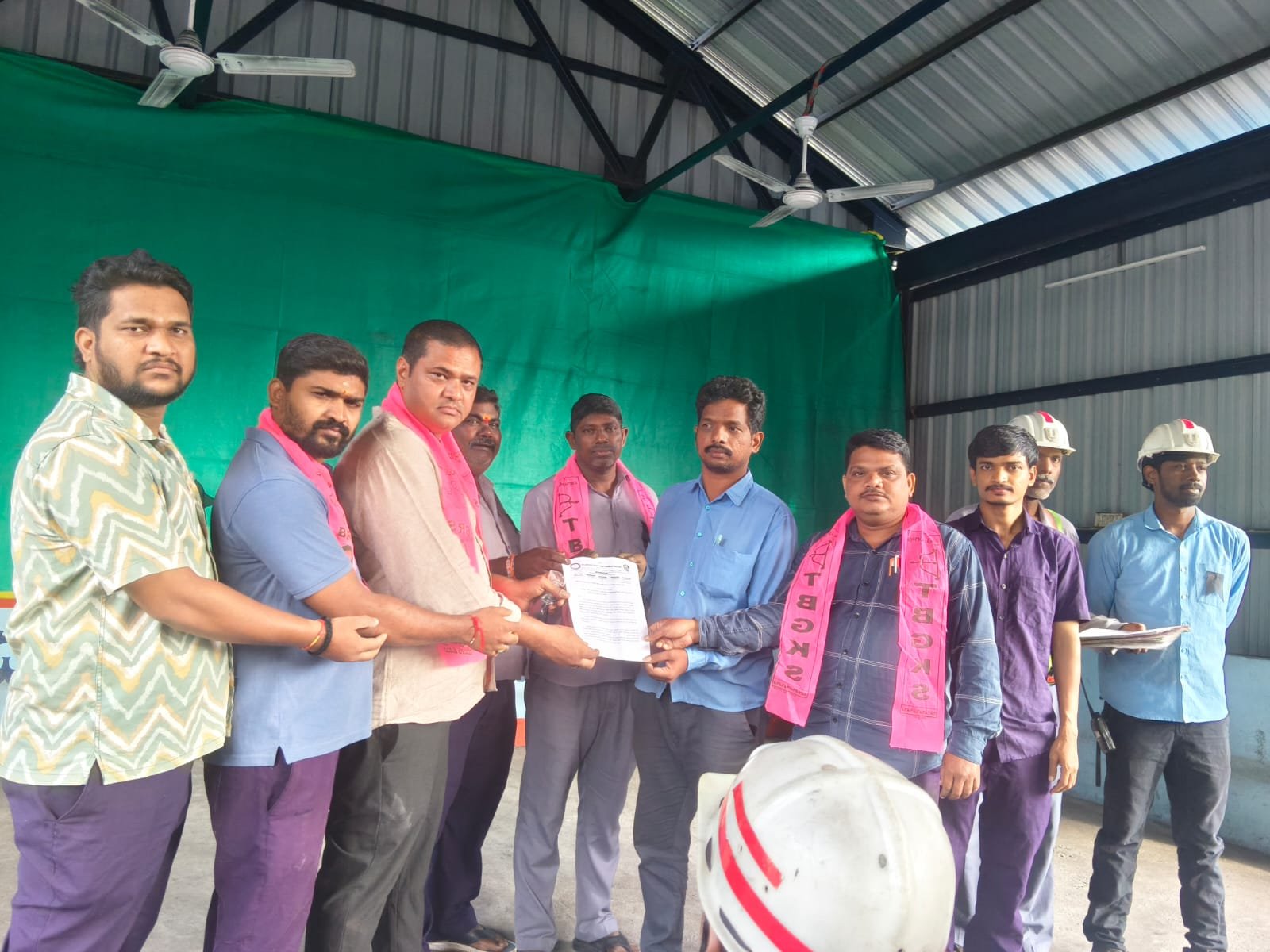 అనారోగ్యంతో ఉన్న వారందరినీ అన్ఫిట్ చేయాలి.