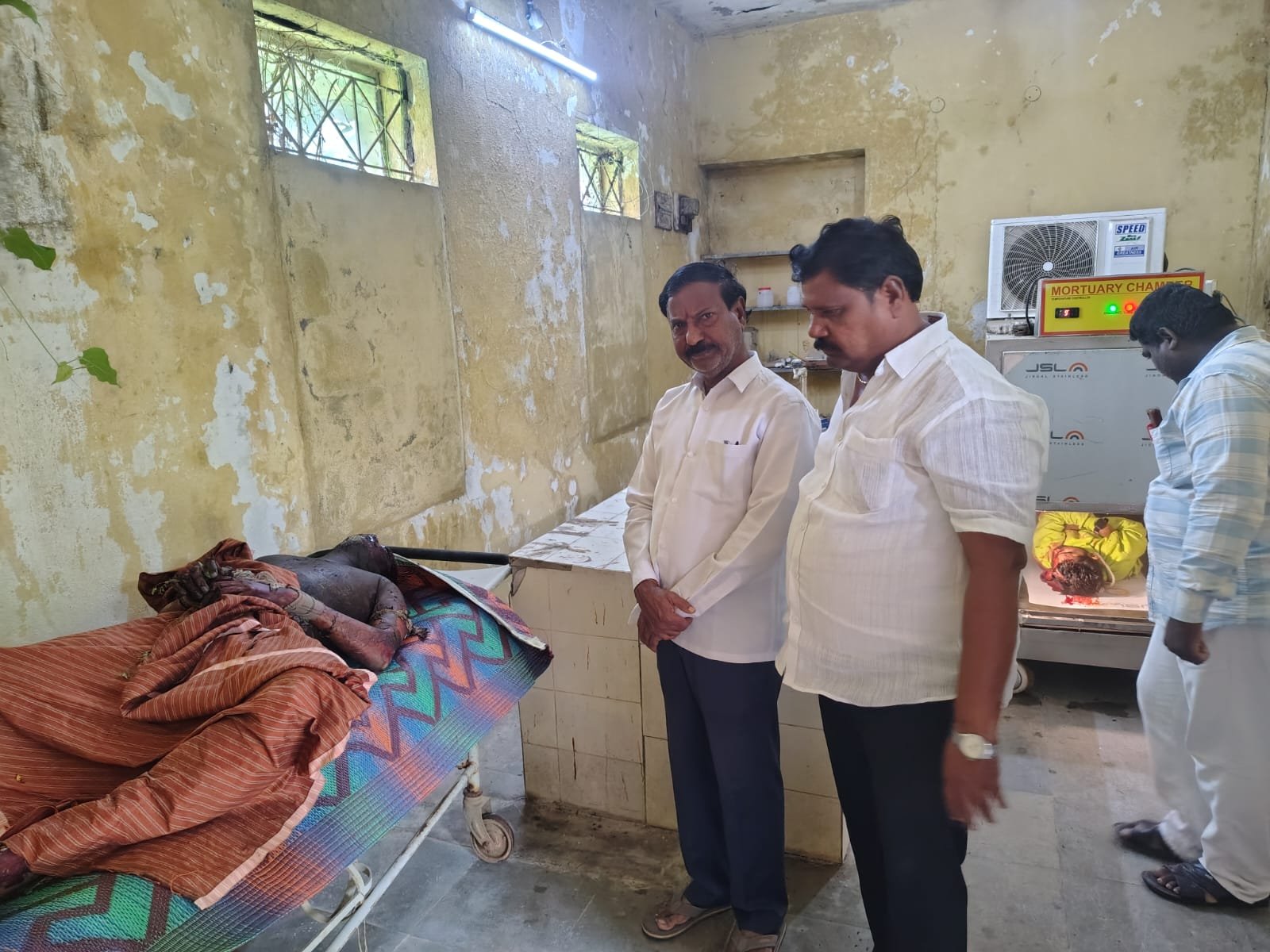 మృతుల కుటుంబాలకు గ్రంథాలయ సంస్థ చైర్మన్ పరామర్శ* - Additional Image